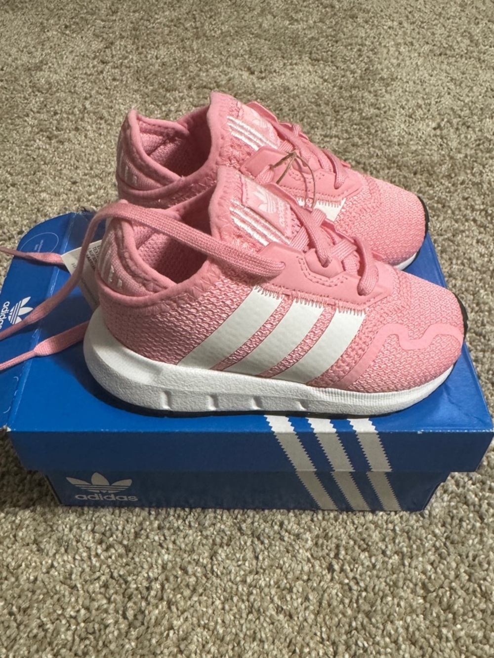 Size 5 1/2 Toddler Girl’s adidas Originals Swift Run X Infant NWT w/box